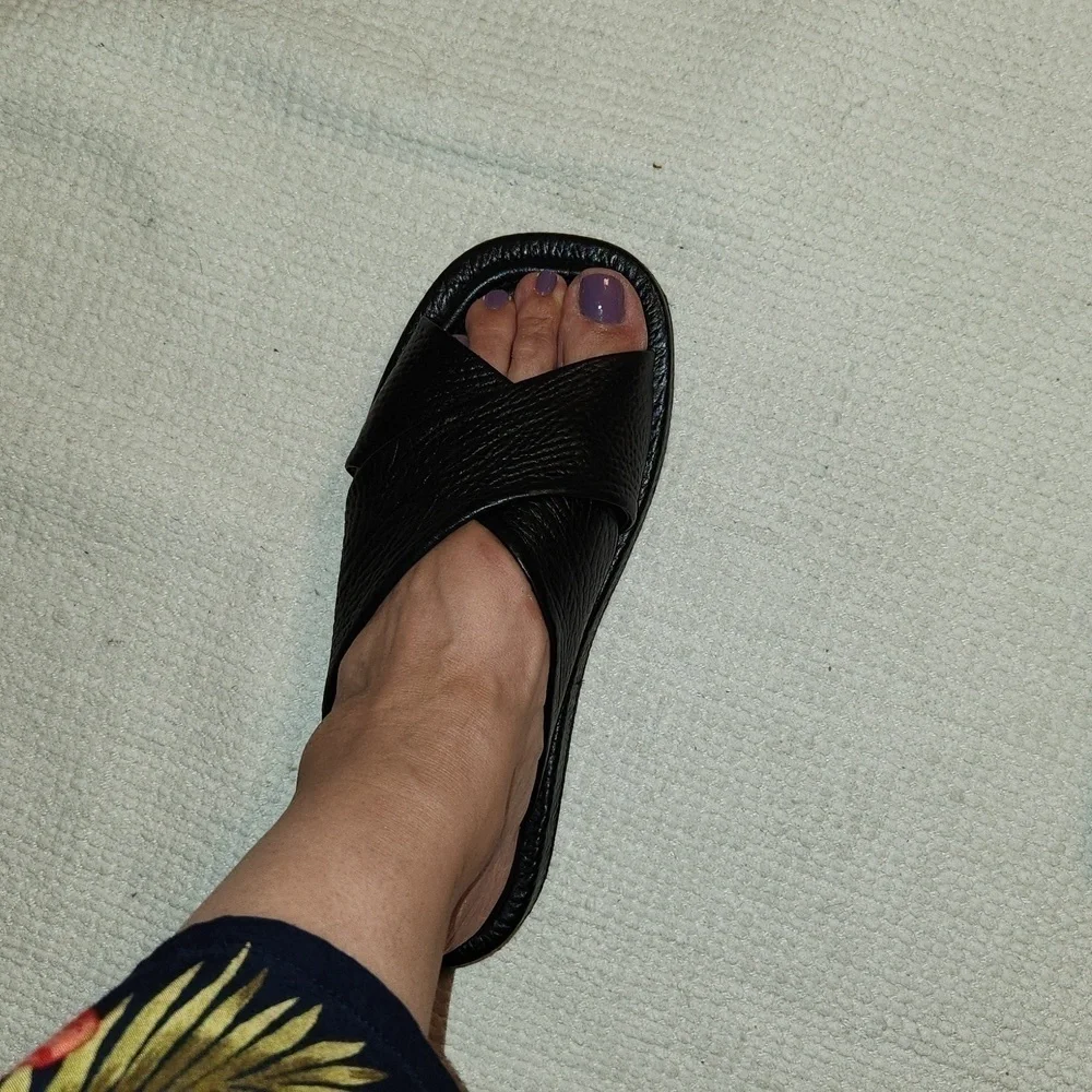 Picapy black pebbled leather criss-cross sandals